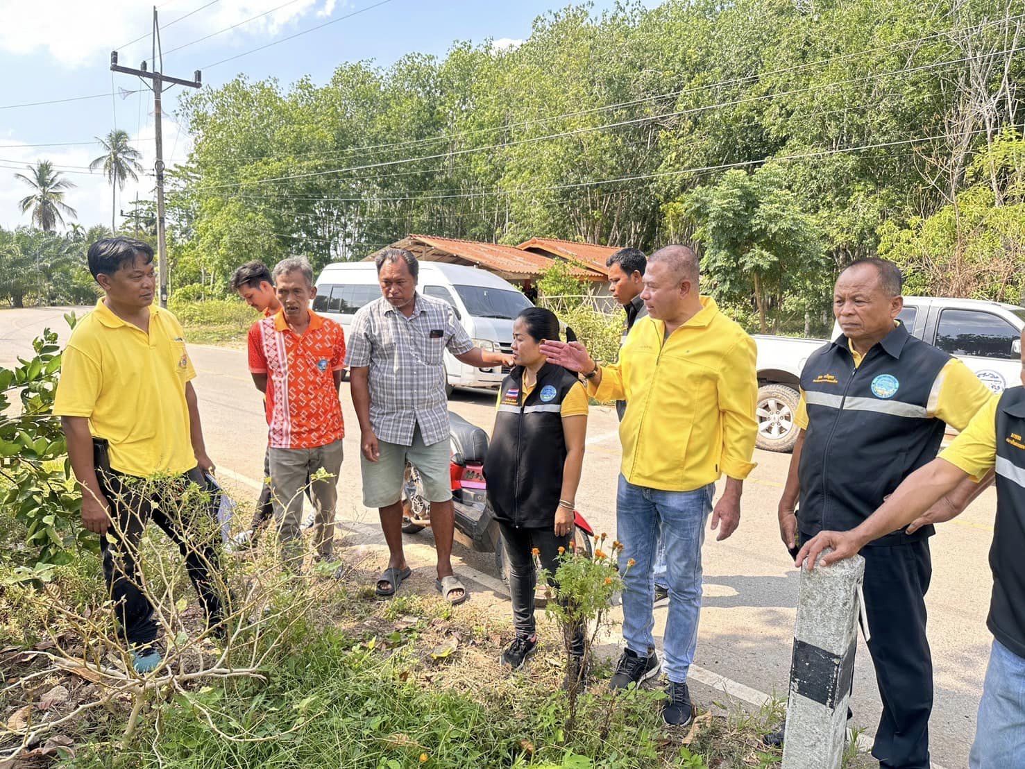 ลงพื้นที่ ดำเนินการต่อท่อน้ำ เพื่อเพิ่มจุดรับน้ำสำหรับอุปโภคในครัวเรือน และแก้ไขปัญหาการขาดแคลนน้ำ