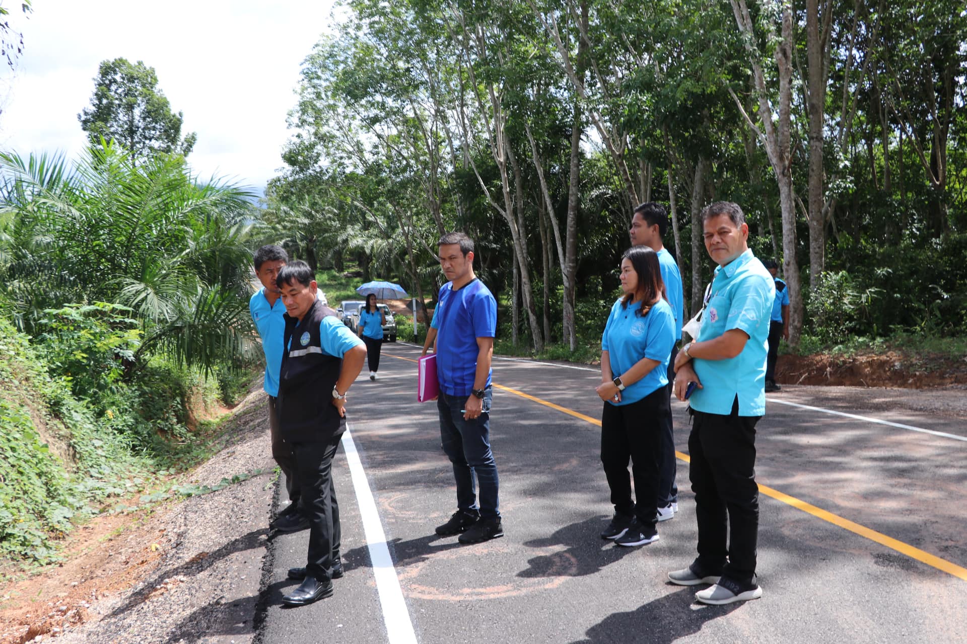 ลงพื้นที่ ตรวจรับงาน (งวดสุดท้าย) ในการดำเนินงานโครงการก่อสร้างถนนลาดยาง ระยะทาง 1,800 เมตร สายนาหนองพันทัน หมู่ที่ 9 – หมู่ที่ 12 ตำบลกระบี่น้อย อำเภอเมืองกระบี่ จังหวัดกระบี่