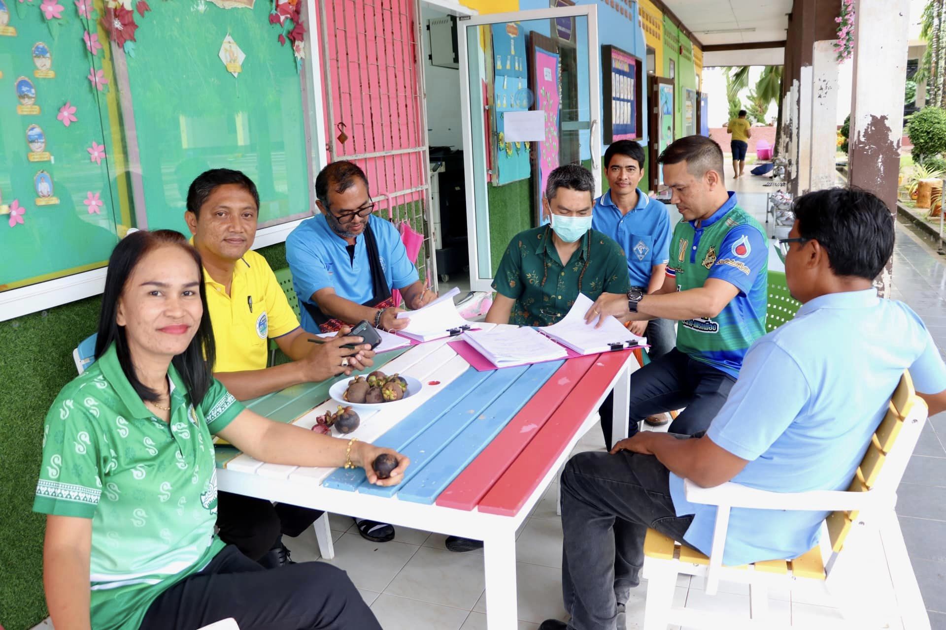 ตรวจรับงาน ในการดำเนินงานโครงการก่อสร้างโรงอาหารโรงเรียน (งวดแรก) และโครงการปรับปรุงภูมิทัศน์ลานกิจกรรมโรงเรียนเทศบาล 1 บ้านกระบี่น้อย