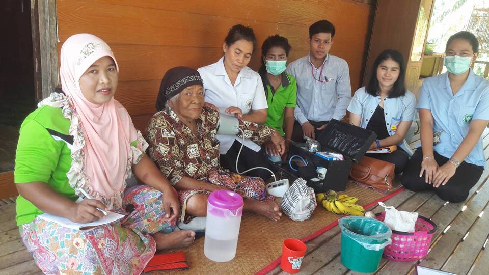 ลงพื้นที่เยี่ยมดูแลสุขภาพผู้สูงอายุที่มีภาวะพึ่งพิงในเขตตำบลกระบี่น้อย