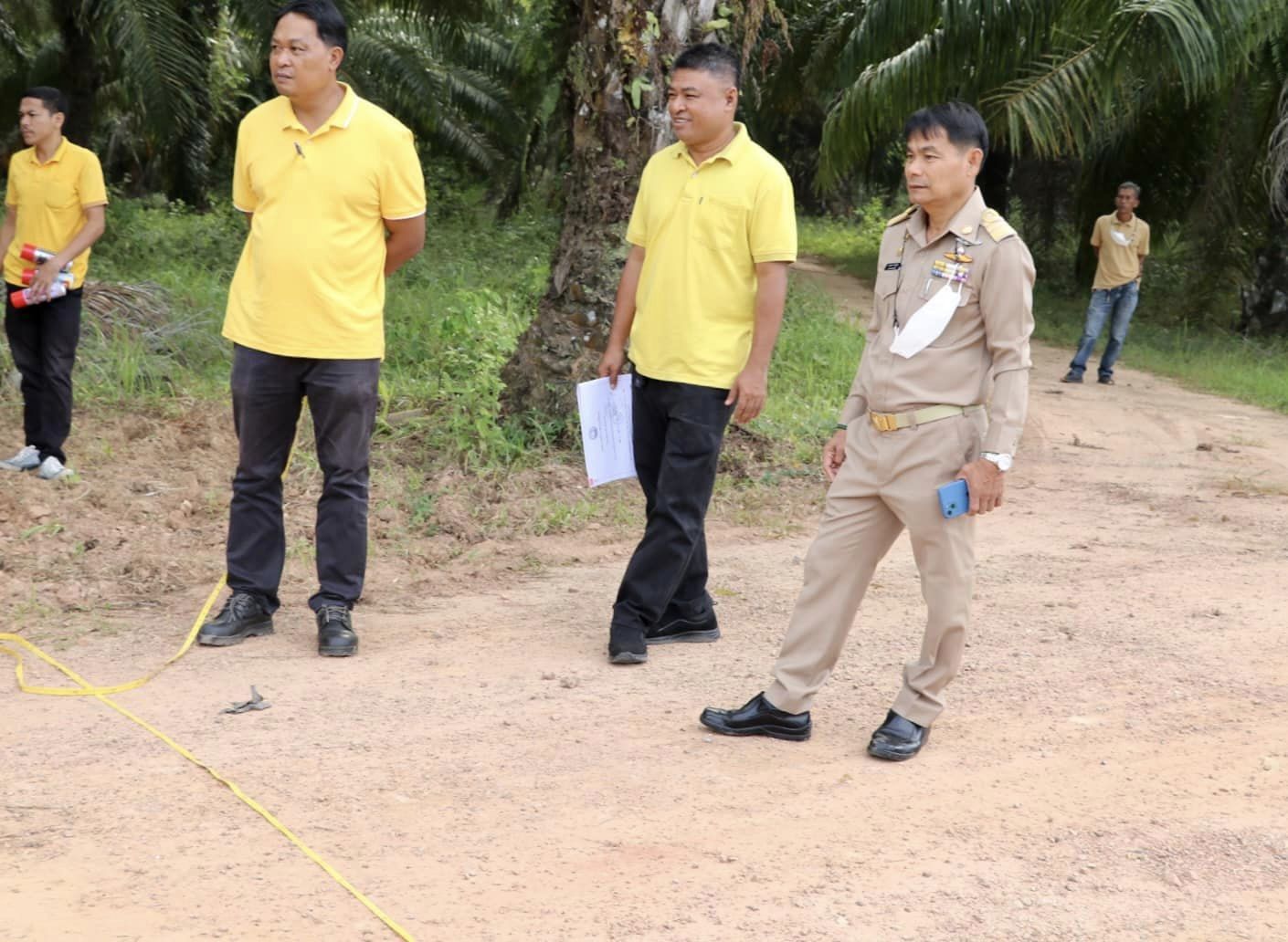 ลงพื้นที่ ดูความคืบหน้า การดำเนินงานโครงการก่อสร้าง ถนนลาดยางสายนาหนองพันทัน - คลองเนียง