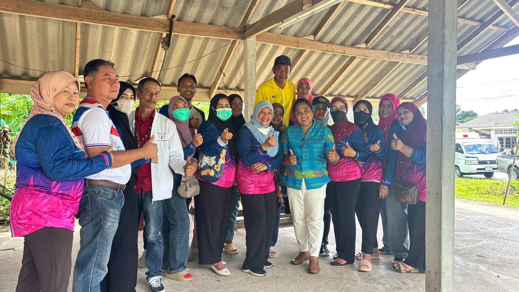 ร่วมลงพื้นที่ตรวจเยี่ยมประเมินภาวะสุขภาพในมารดาและทารกหลังคลอด ผู้ป่วยติดเตียง ผู้พิการและทุพพลภาพ รวมทั้งประเมินภาวะทุพโภชนาการในเด็กแรกเกิด – 6 ปี พร้อมมอบชุดส่งเสริมสุขภาพ และผ้าอ้อมผู้ใหญ่สำหรับบุคคลที่มีภาวะพึ่งพิง