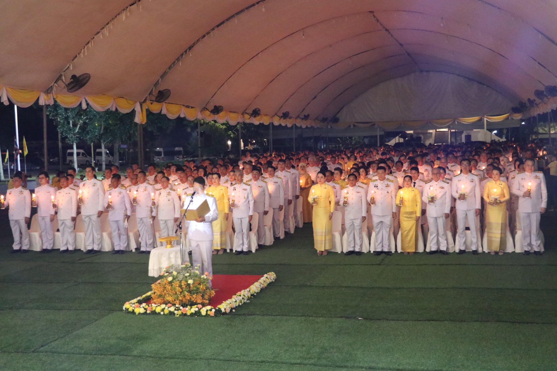 พิธีถวายเครื่องราชสักการะวางพานพุ่ม และพิธีจุดเทียนถวายพระพรชัยมงคลพระบาทสมเด็จพระเจ้าอยู่หัว