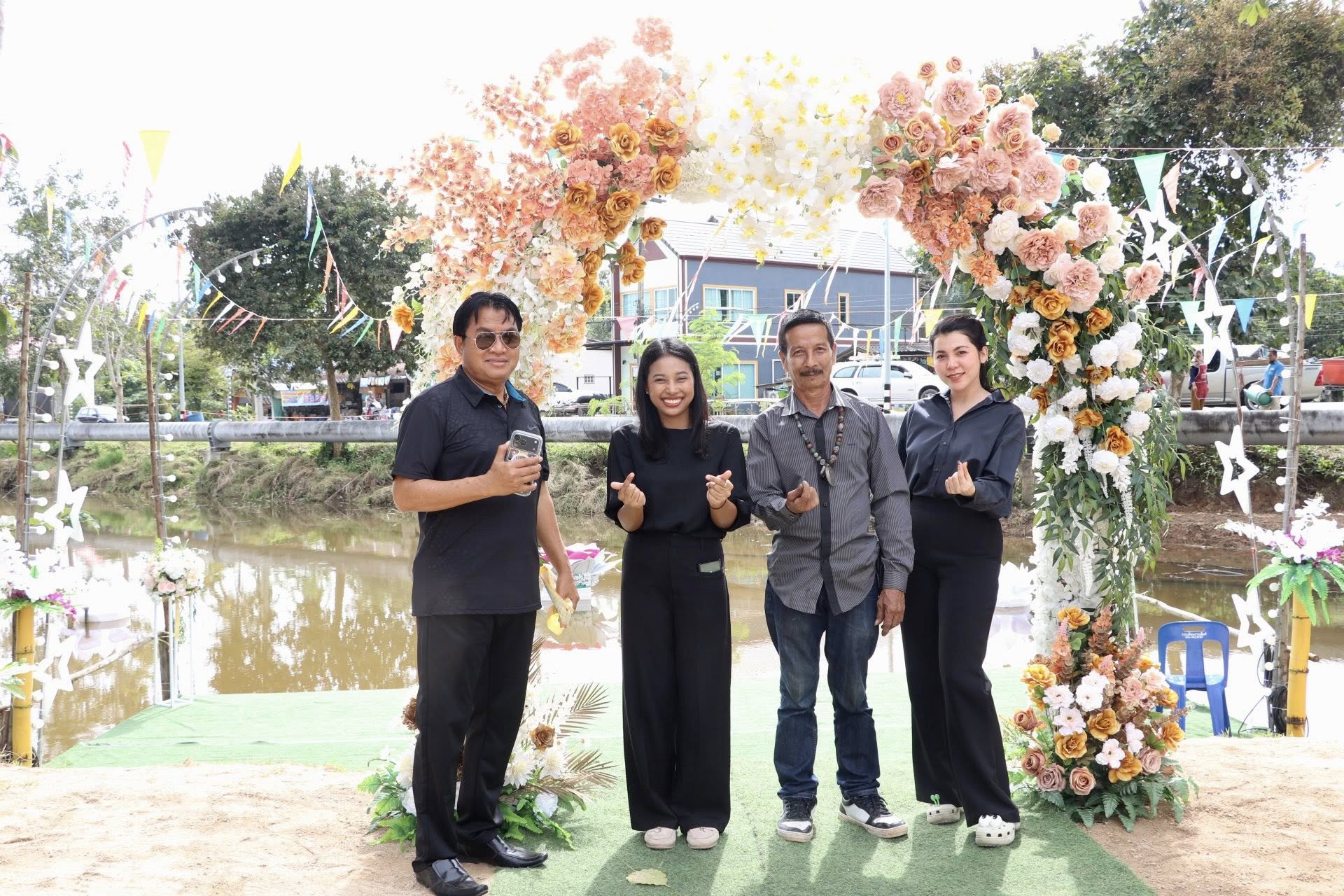 ร่วมลงพื้นที่ ดูความเรียบร้อย ในการจัดสถานที่ การจัดระเบียบการจอดรถ สำหรับกิจกรรมสืบสาน “ประเพณีลอยกระทง”