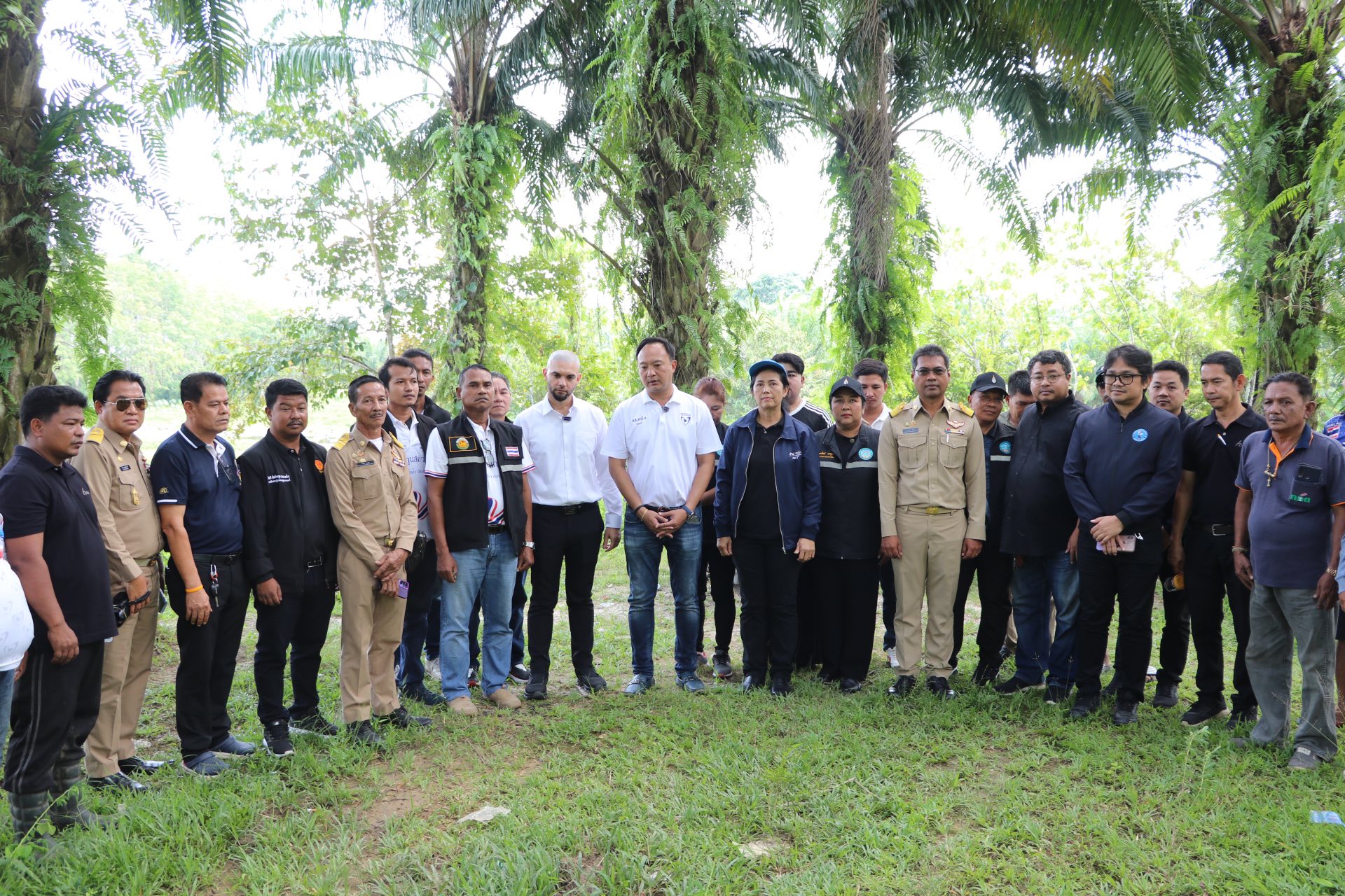 ร่วมลงสำรวจพื้นที่ แหล่งน้ำ ฝ่ายน้ำล้นหนองคล้า หมู่ที่ 7 ตำบลกระบี่น้อย เพื่อแก้ไขปัญหาความเดือดร้อนด้านน้ำประปาให้กับพี่น้องประชาชนในพื้นที่ ตำบลกระบี่น้อย