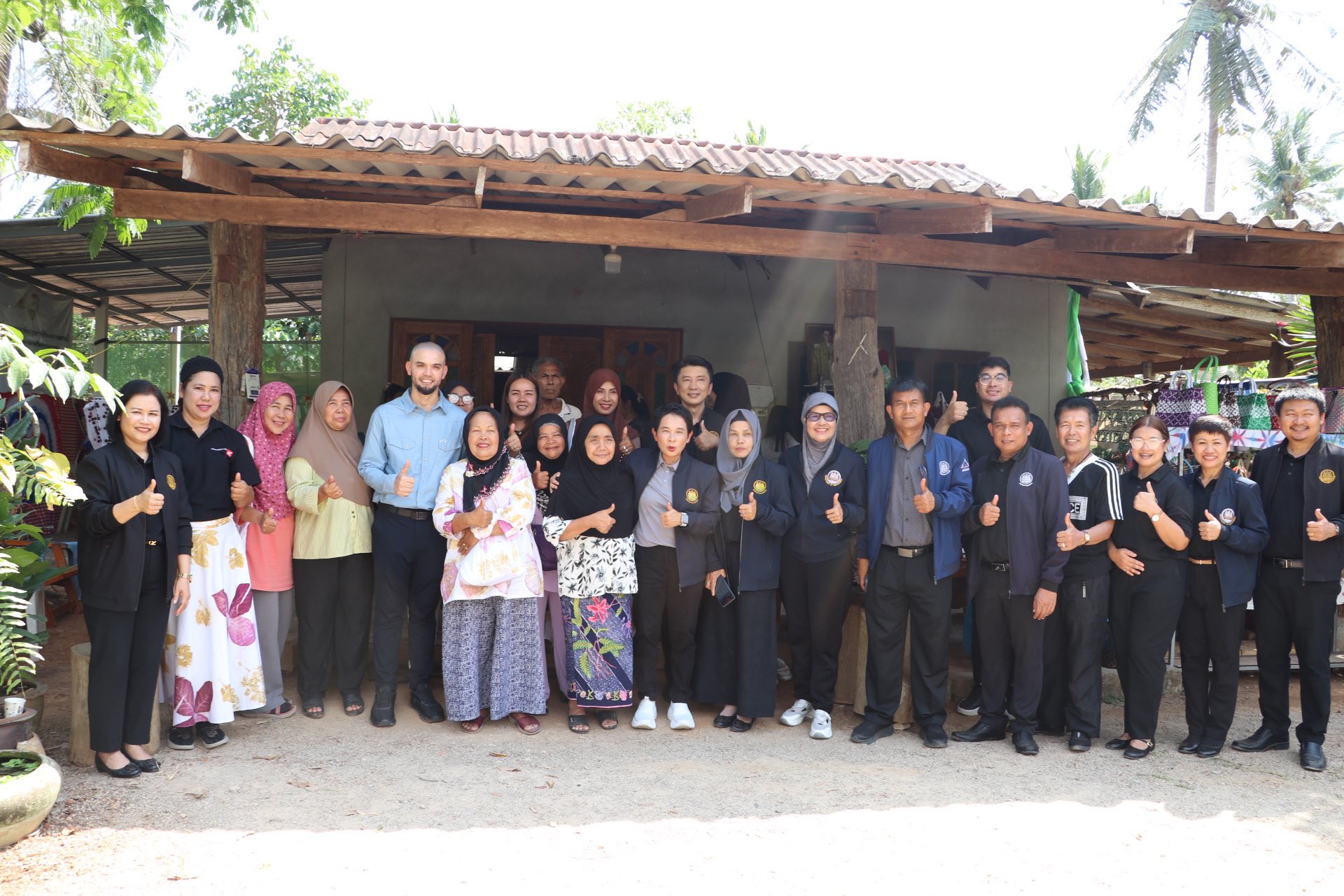 ร่วมให้การต้อนรับ นางสาวจีระพันธ์ บุญรัตน์ ผู้ตรวจราชการกระทรวงแรงงาน และคณะ ลงพื้นที่ตรวจเยี่ยม “การสร้างงาน สร้างอาชีพ” ประจำปีงบประมาณ พ.ศ.2569  ซึ่งทางกลุ่มเกษตรผสมผสานน้ำรอบ