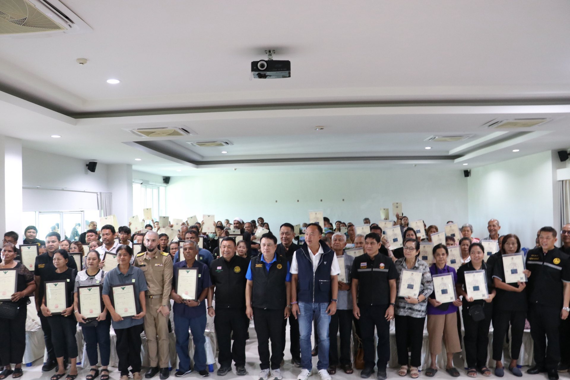 #ร่วมให้การต้อนรับ นายนเรศ ธำรงค์ทิพยคุณ รัฐมนตรีช่วยว่าการกระทรวงเกษตรและสหกรณ์ พร้อมคณะฯ ลงพื้นที่ปฏิบัติราชการ ในโครงการพัฒนาแหล่งน้ำเพื่อการเกษตรในเขตปฏิรูปที่ดินจังหวัดกระบี่ แปลง 602 ตำบลกระบี่น้อย