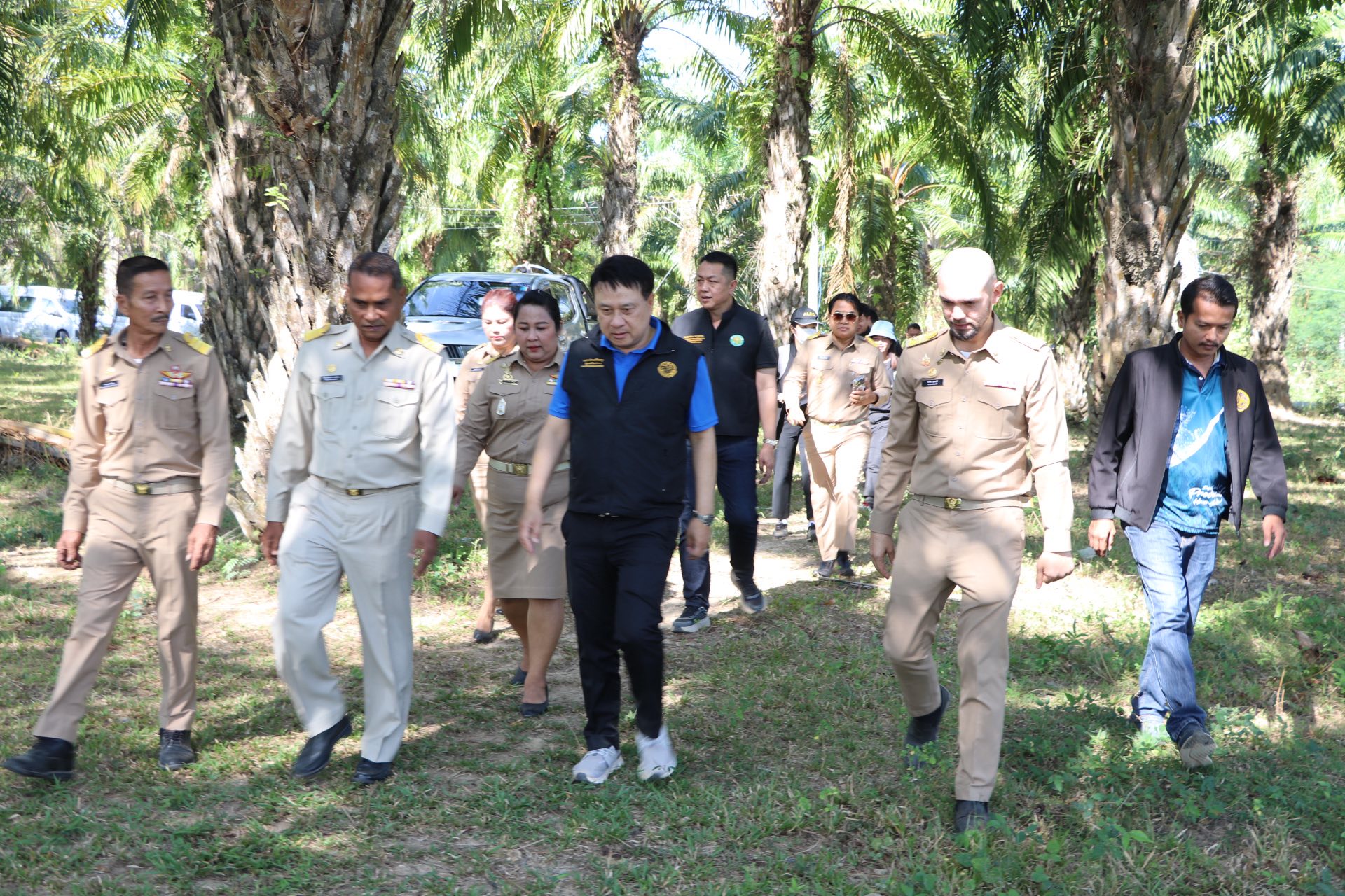 นายนเรศ ธำรงค์ทิพยคุณ รัฐมนตรีช่วยว่าการกระทรวงเกษตรและสหกรณ์ พร้อมคณะฯ ได้ร่วมลงสำรวจพื้นที่ แหล่งน้ำ ฝ่ายน้ำล้นหนองคล้า หมู่ที่ 7 ตำบลกระบี่น้อย เพื่อการพัฒนาแหล่งน้ำ ในการกักเก็บน้ำไว้ใช้ในฤดูแล้ง