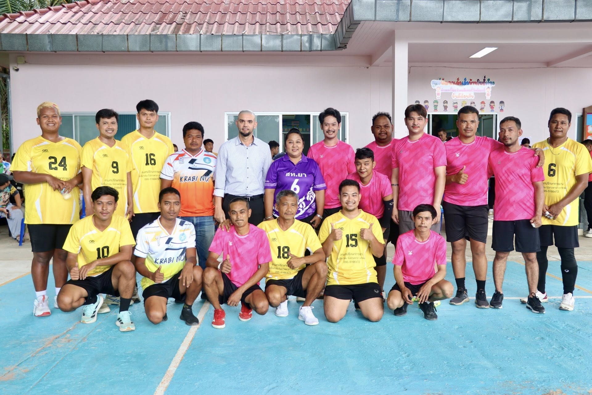 ภาพบรรยากาศการแข่งขันกีฬา #วอลเลย์บอลประชาชนชาย 
วันศุกร์ที่ 8 พฤษภาคม 2569
#รอบชิงชนะเลิศ และ #รอบชิงชนะเลิศอันดับที่3
#เทศบาลตำบลกระบี่น้อยเกมส์ ต้านภัยยาเสพติด ครั้งที่ 9 ประจำปี 2569