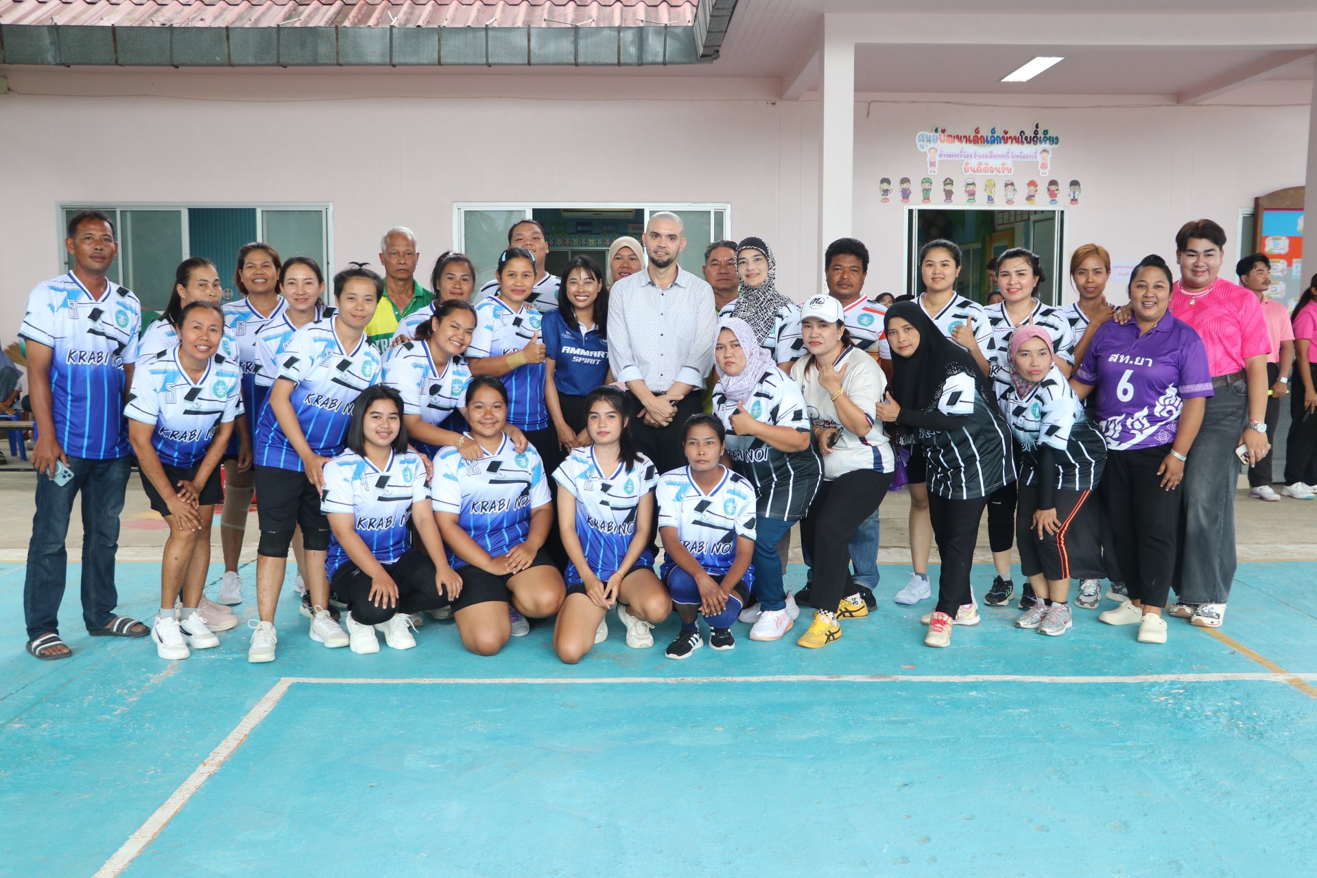 ภาพบรรยากาศการแข่งขันกีฬา #วอลเลย์บอลประชาชนหญิง 
วันศุกร์ที่ 8 พฤษภาคม 2569
#รอบชิงชนะเลิศ และ #รอบชิงชนะเลิศอันดับที่3
#เทศบาลตำบลกระบี่น้อยเกมส์ ต้านภัยยาเสพติด ครั้งที่ 9 ประจำปี 2569
