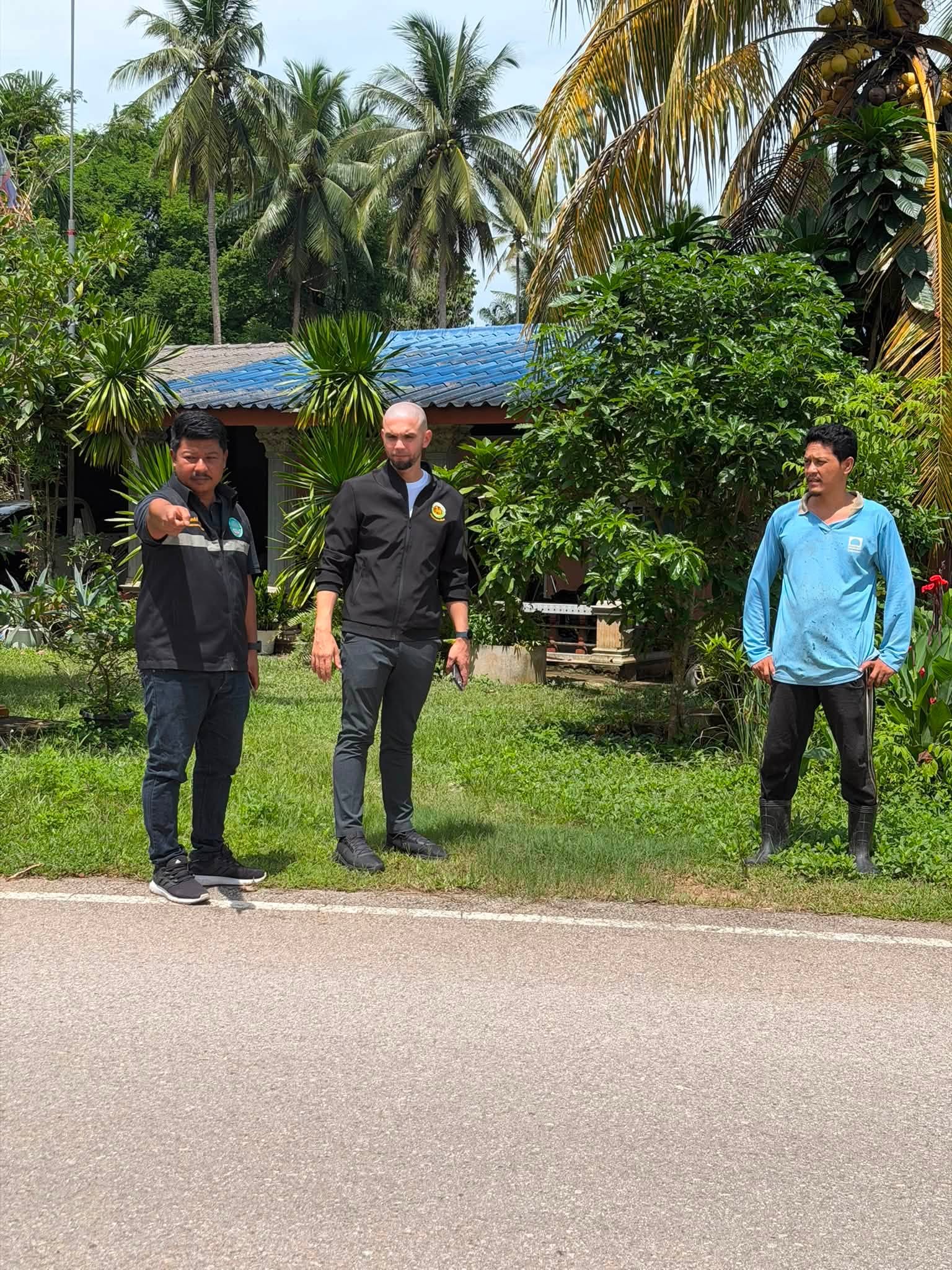 ลงพื้นที่ ตรวจสอบปัญหา กรณี ช่วงฝนตกหนัก ทำให้น้ำเอ่อเข้าบ้านเรือนประชาชน