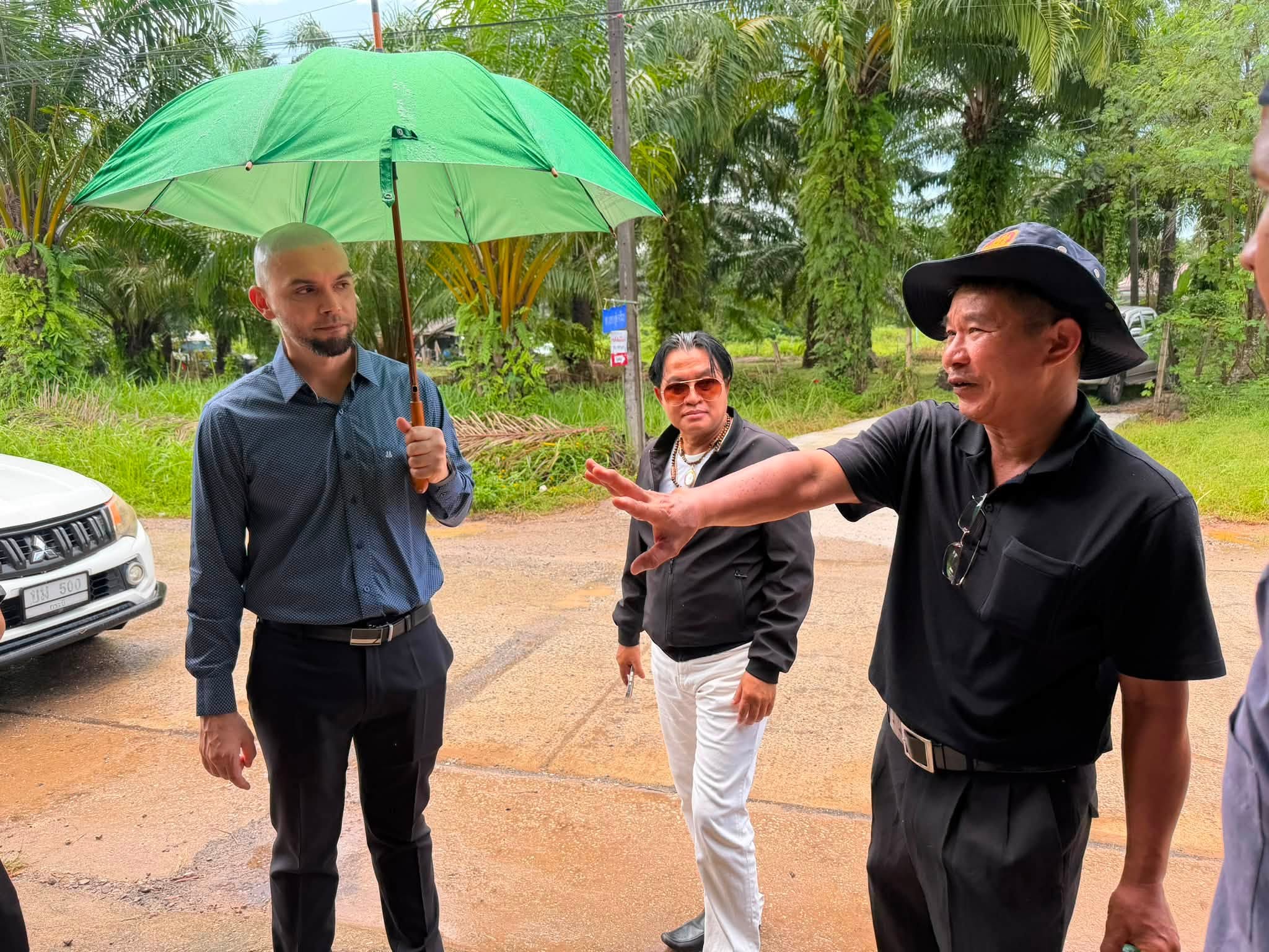 ลงพื้นที่ตรวจสอบข้อร้องเรียน กรณีการเทปูนซีเมนต์บริเวณทางเข้าบ้าน ซอยอยู่เจริญ บ้านนานอก หมู่ที่ 11 ตำบลกระบี่น้อย